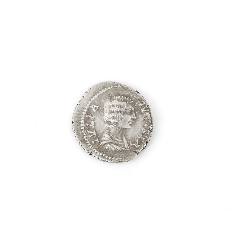 SILVERMYNT, Denarius, Julia Domna, Romerska riket 193-217 efter Kristus. Ca 3 gram.