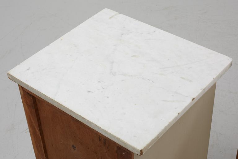 Sängbord, ett par, tidigt 1900-tal.