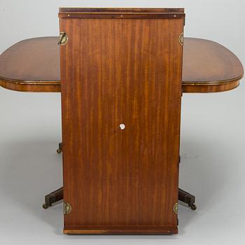 Matbord och stolar, 8 st, England 1970-tal.