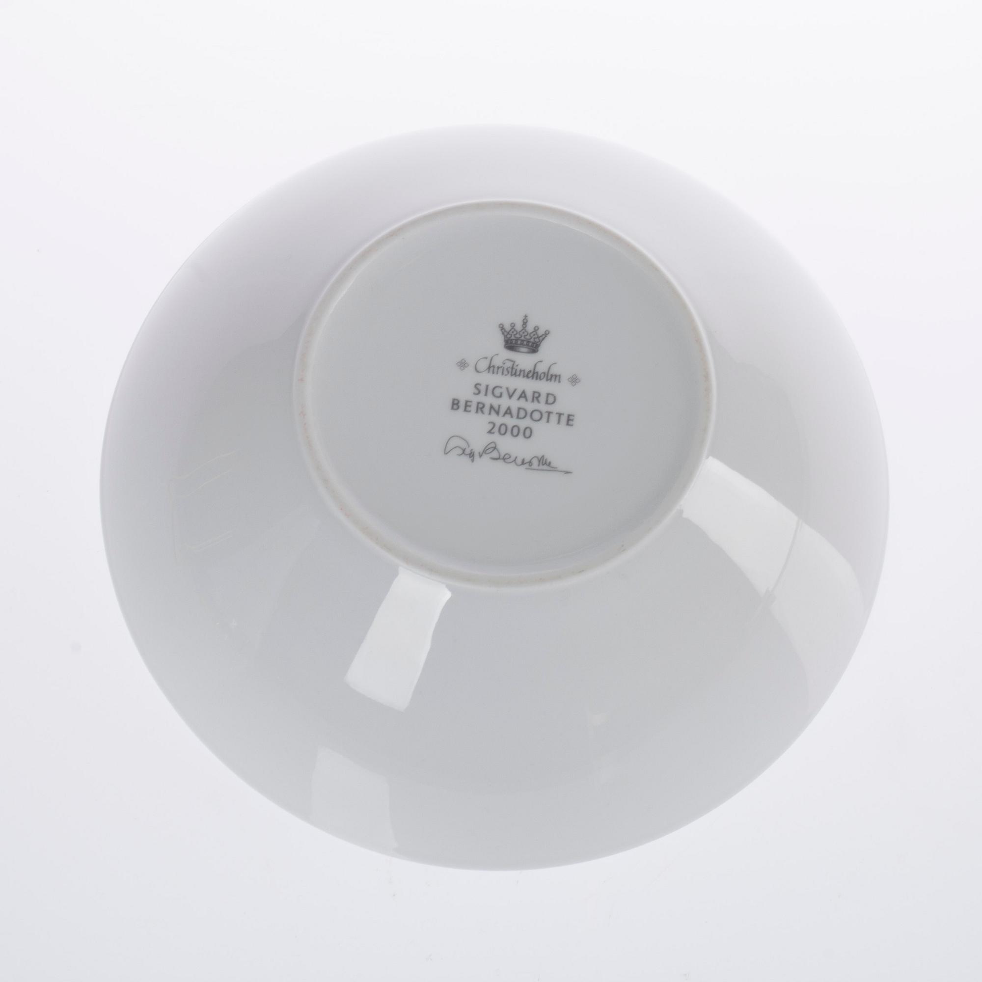 SERVIS, 41 delar porslin. "Christineholm" eller "Marianne Royal Blue", design Sigvard Bernadotte.