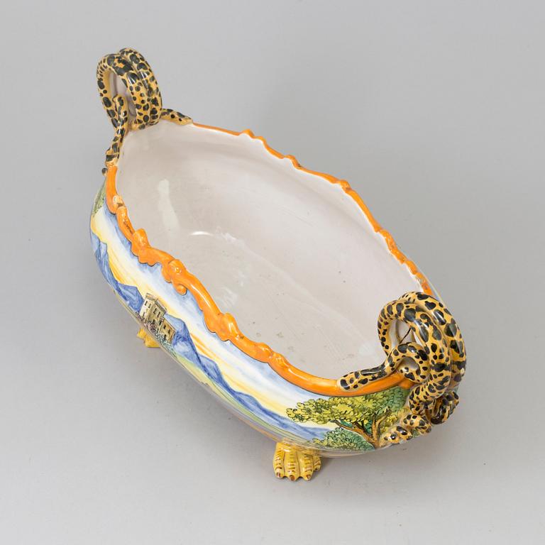 An Italian porcelaine 20th century  table centerpiece with lion feet and snake handles.