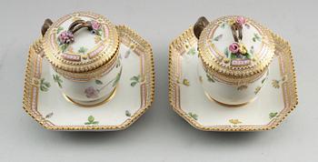 CREMEKOPPAR MED FAT, porslin, 2 st, "Flora Danica", Royal Copenhagen, Danmark.