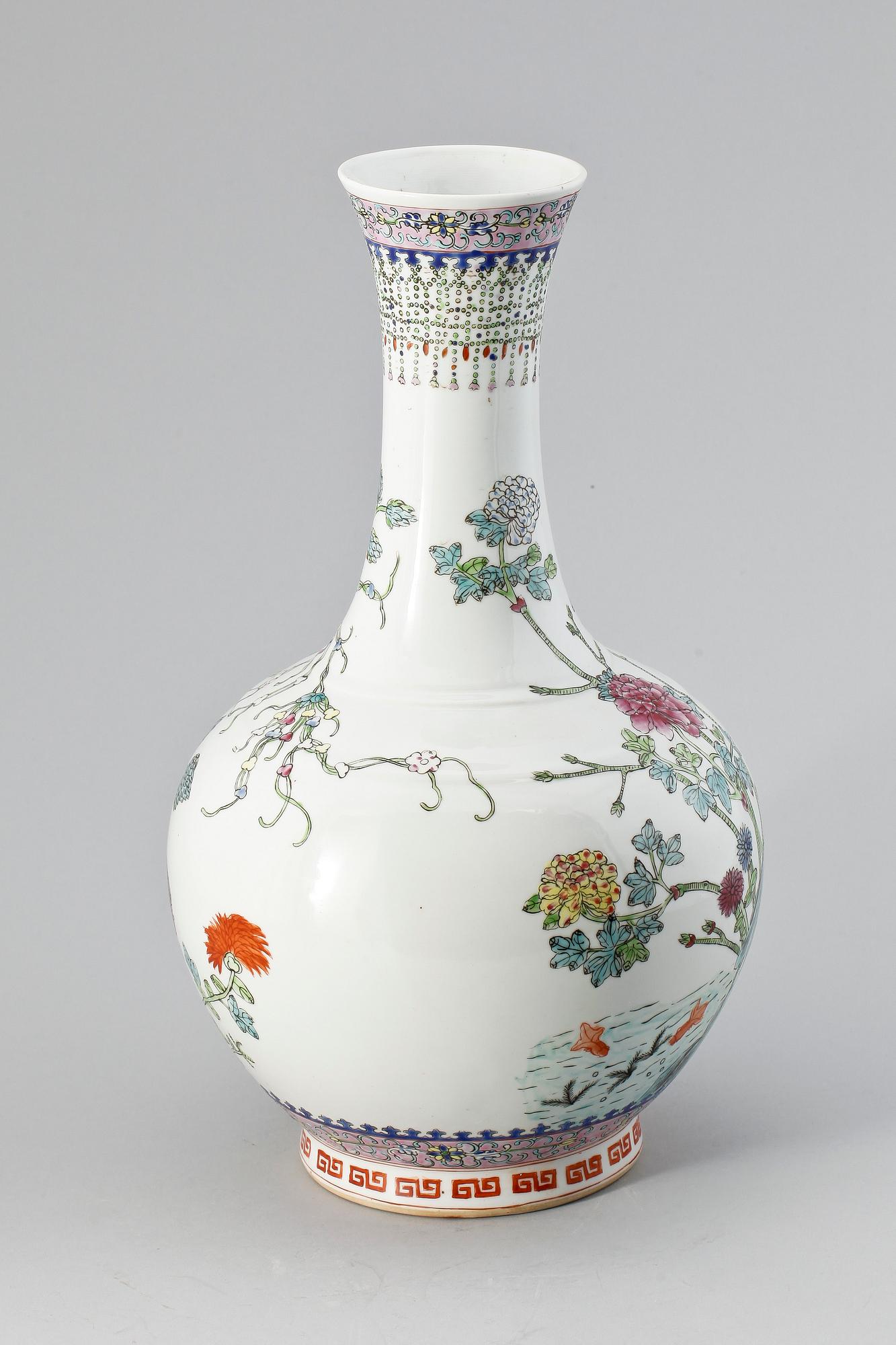 VAS, porslin, Kina 1900-tal.