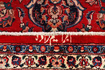 A Keshan carpet, c. 390 x 290 cm.