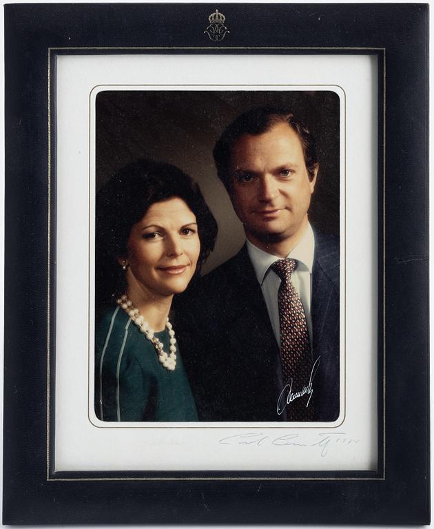 Royal photograph, the King and Queen of Sweden, personally signed and dated 1984.