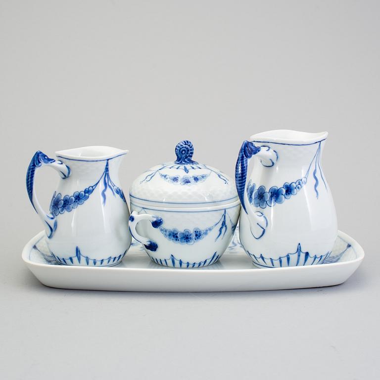 A Danish Bing & Gröndahl porcelain tea service, 15 parts.