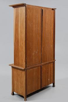 VITRINSKÅP, jugend, 1900-talets början.