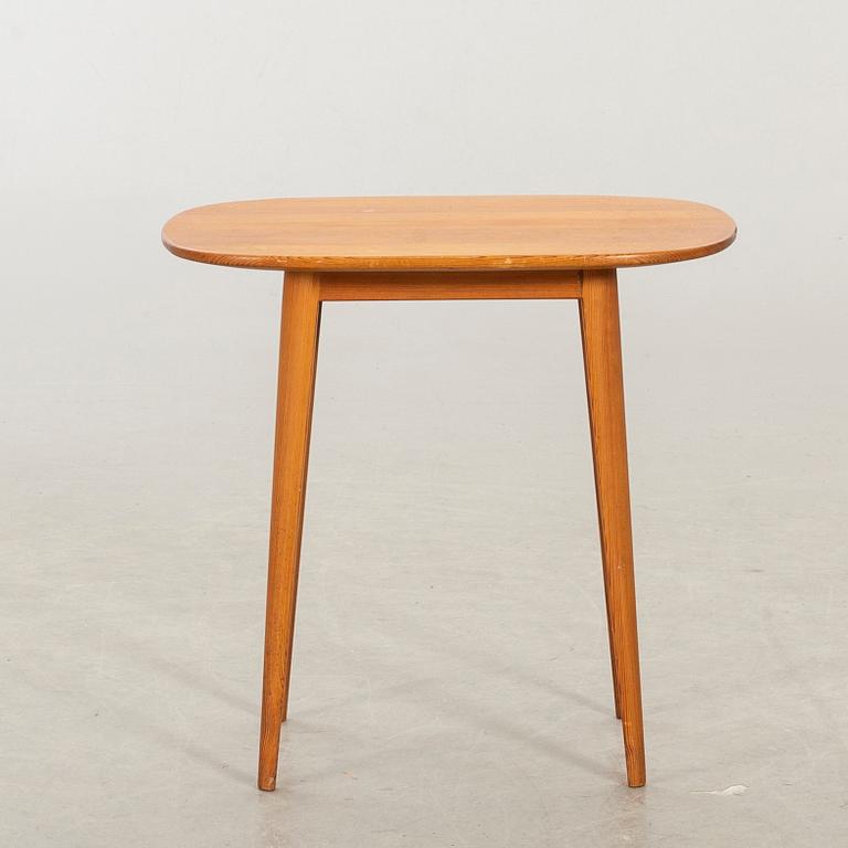 CARL MALMSTEN, A SMAL COFFEE TABLE.