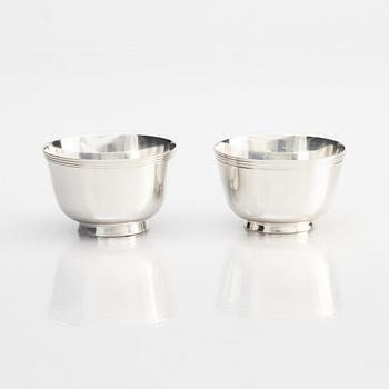 A pair of silver cups, W.A. Bolin, Stockholm 1945.