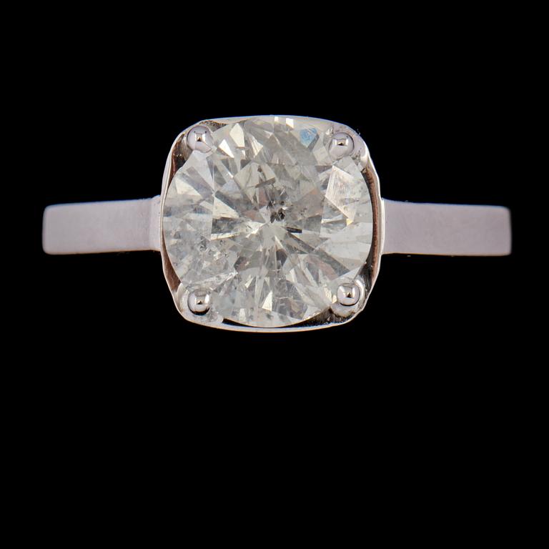 RING, 18k vitguld med briljantslipad diamant, ca 2.01 ct. Vikt 4 g.