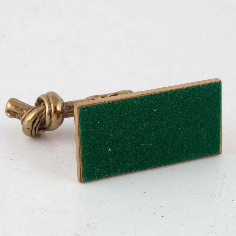 Carl Fredrik Reuterswärd, skulptur, "Non violence", Skultuna.