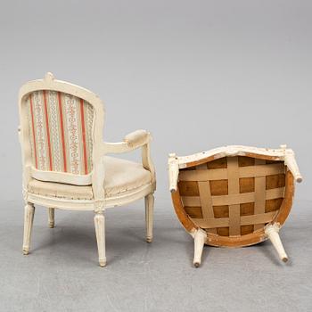 KARMSTOLAR, ett par, gustaviansk stil, 1900-talets första hälft.