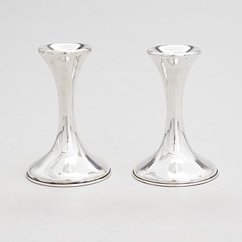 Ljusstakar, ett par, silver, 1900-talets senare hälft.