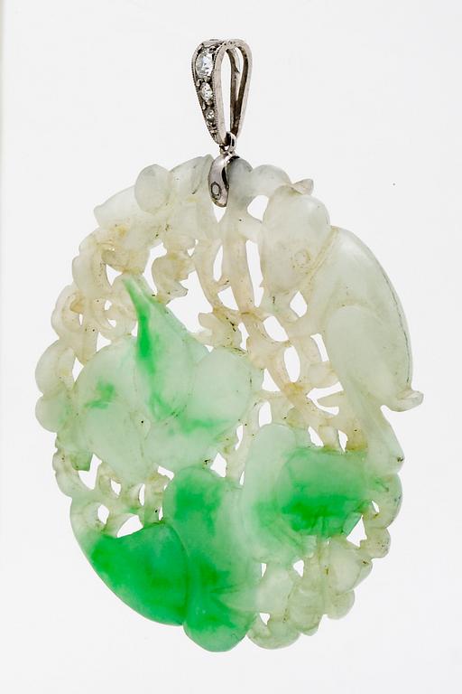 Pendant 18k whitegold, jadeite and brilliant-cut diamonds, height approx 6 cm.