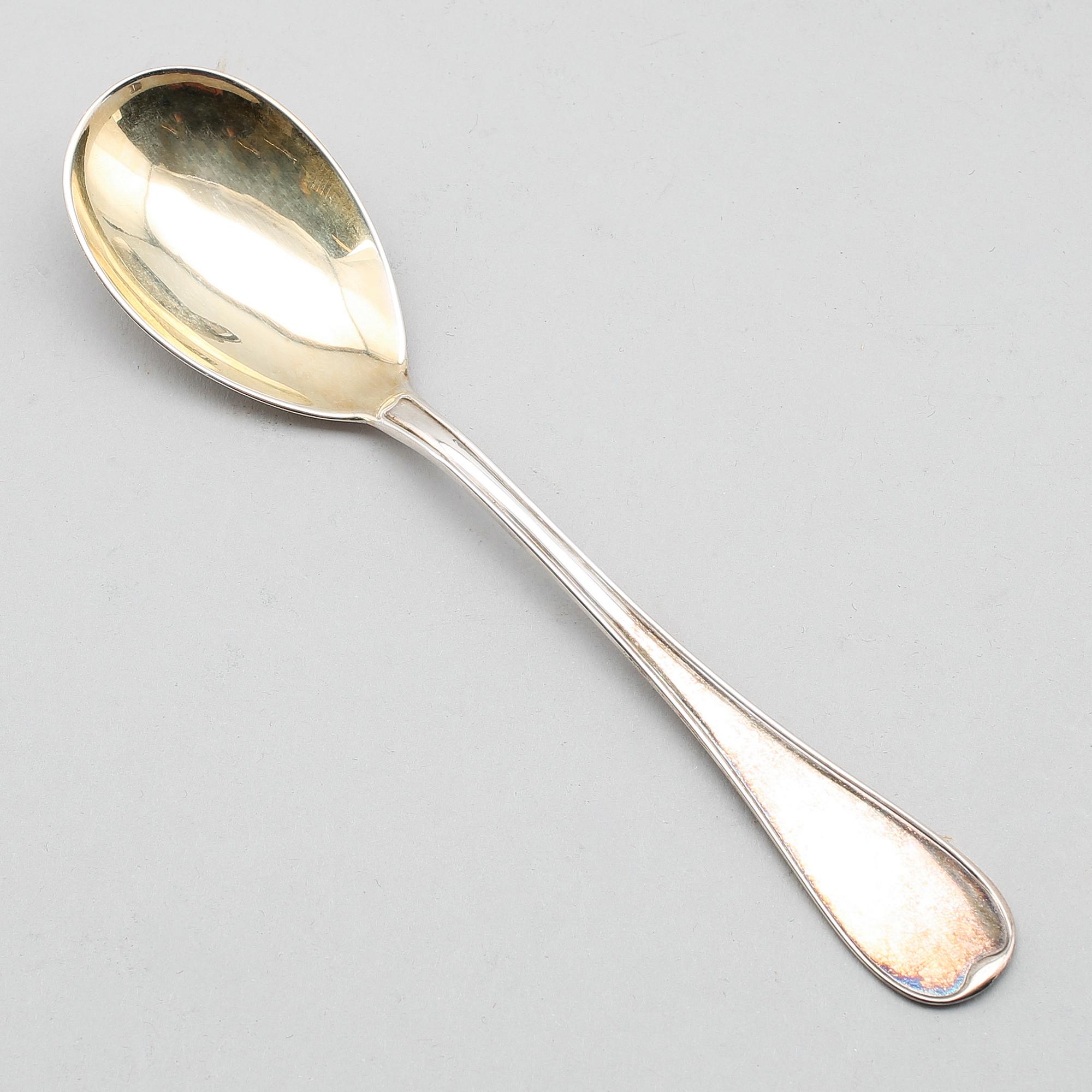 STRÖSOCKERSKÅL, silver, gustaviansk stil, Uppsala 1924. Total vikt ca 439 cm.
