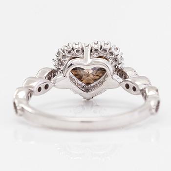 A 14K white gold ring with diamonds ca. 1.41 ct in total. IGI certificate.