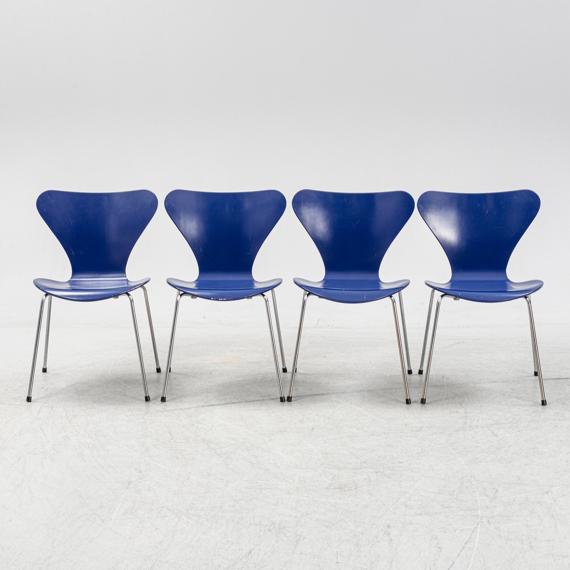Arne Jacobsen, stolar, 4 st, "Sjuan", Fritz Hansen, Danmark, daterade 1989.