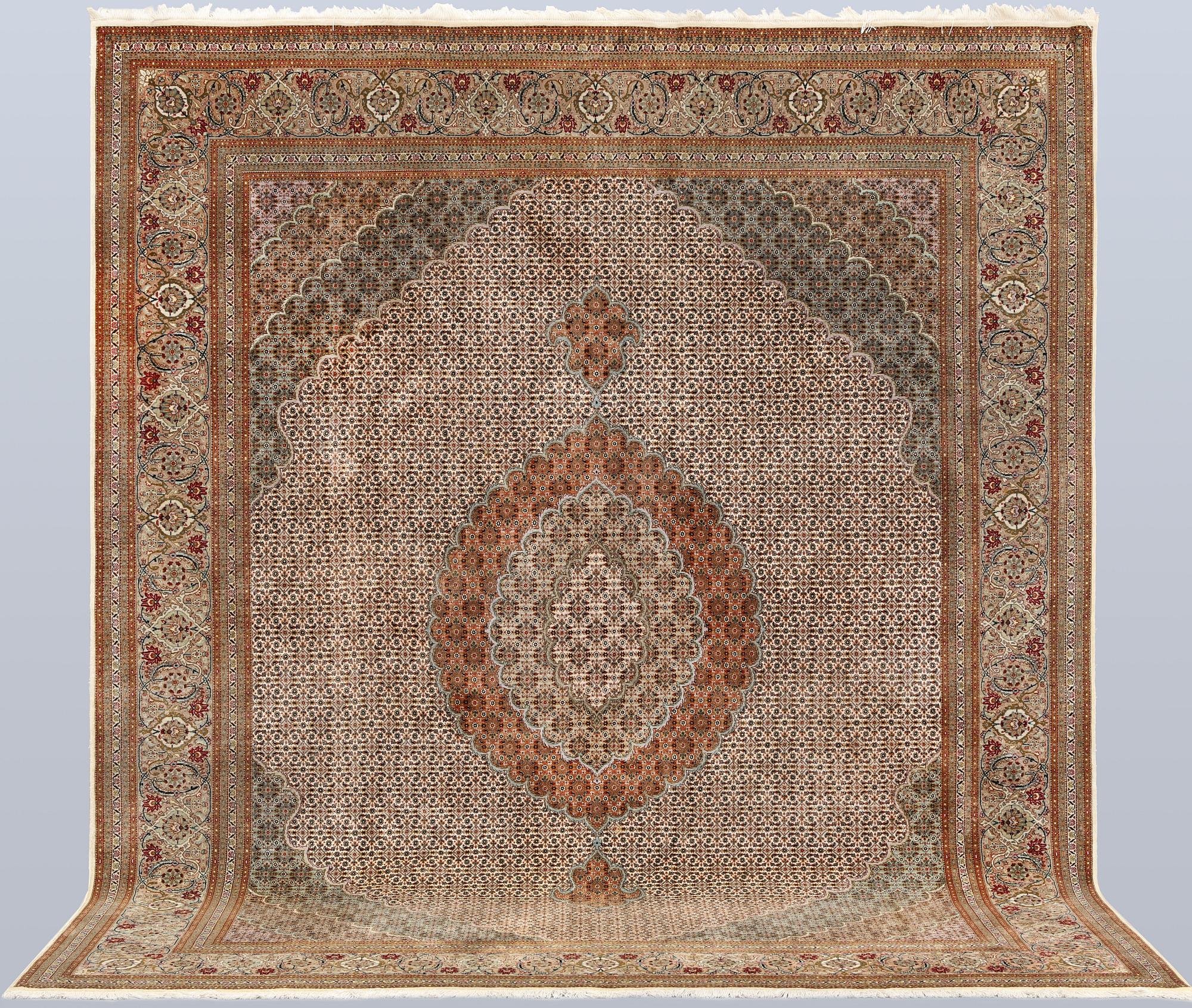 Matta, Täbris, part silk, s.k. 50 Radj, ca 300 x 250 cm.