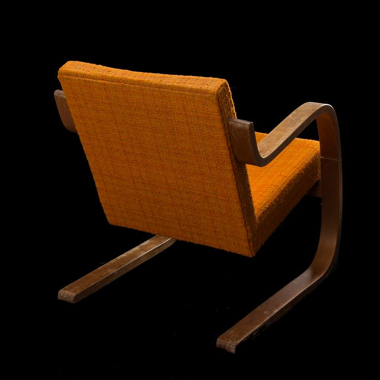 ALVAR AALTO, FÅTÖLJER, ETT PAR. NR 34/402. Tillverkad för Artek av Oy Huonekalu- ja Rakennustyötehdas Ab, Åbo. 1950-tal.