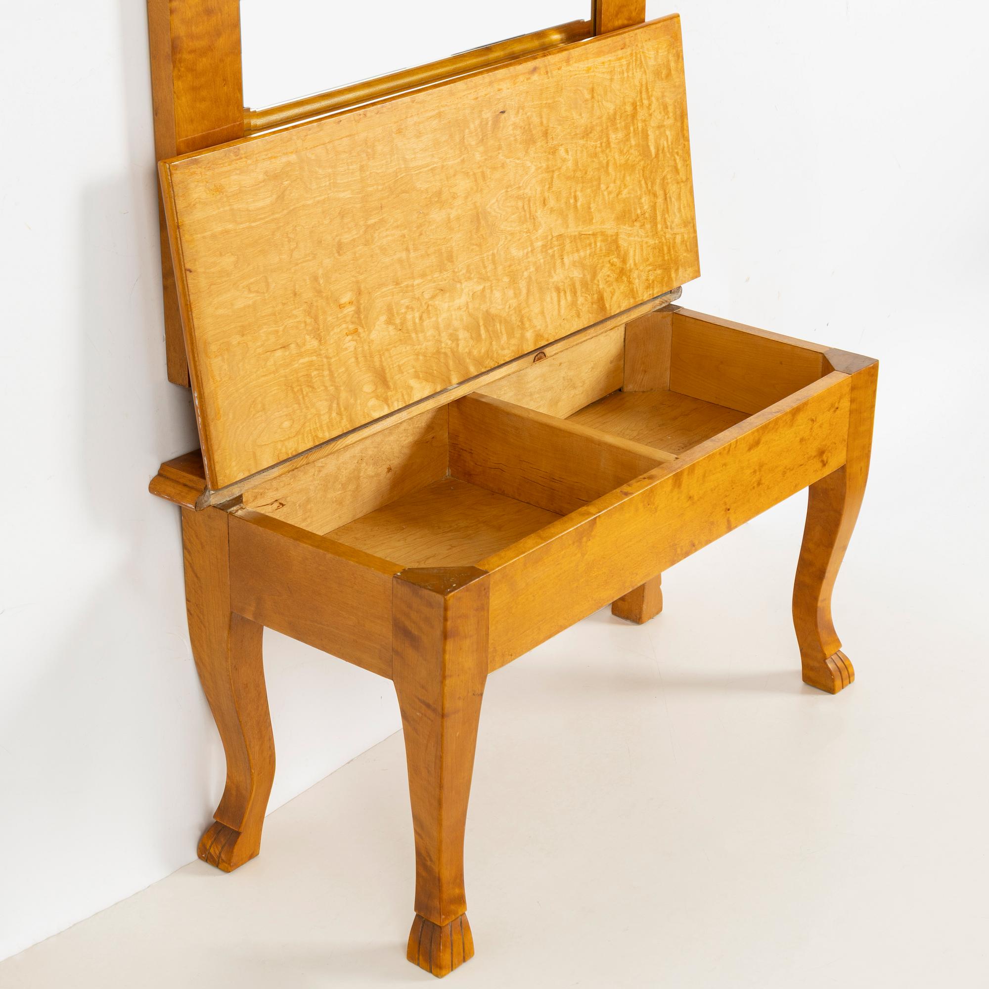 A mirror with console table, early 20th century.
