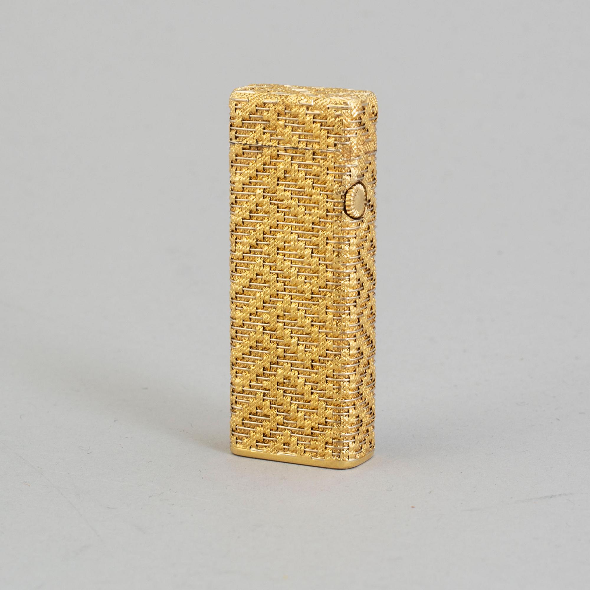 A Dunhill gold plated lighter.