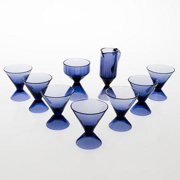 TAMARA ALADIN, A set of seven liqueur glasses, a sugar bowl and a cream jug of the X-series, Riihimäen Lasi 1961-1964.