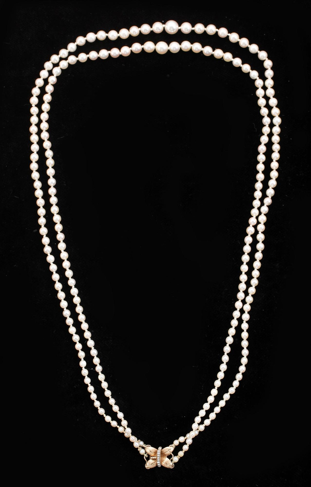 PÄRLCOLLIER, guldlås, 18K, otydliga svenska stämplar.