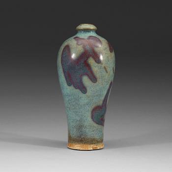 257. A lavendel blue Jun glazed vase, Yuan dynasty, (1271-1368).