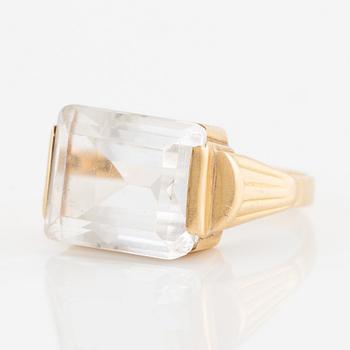 Ring 18K gold with rock crystal.