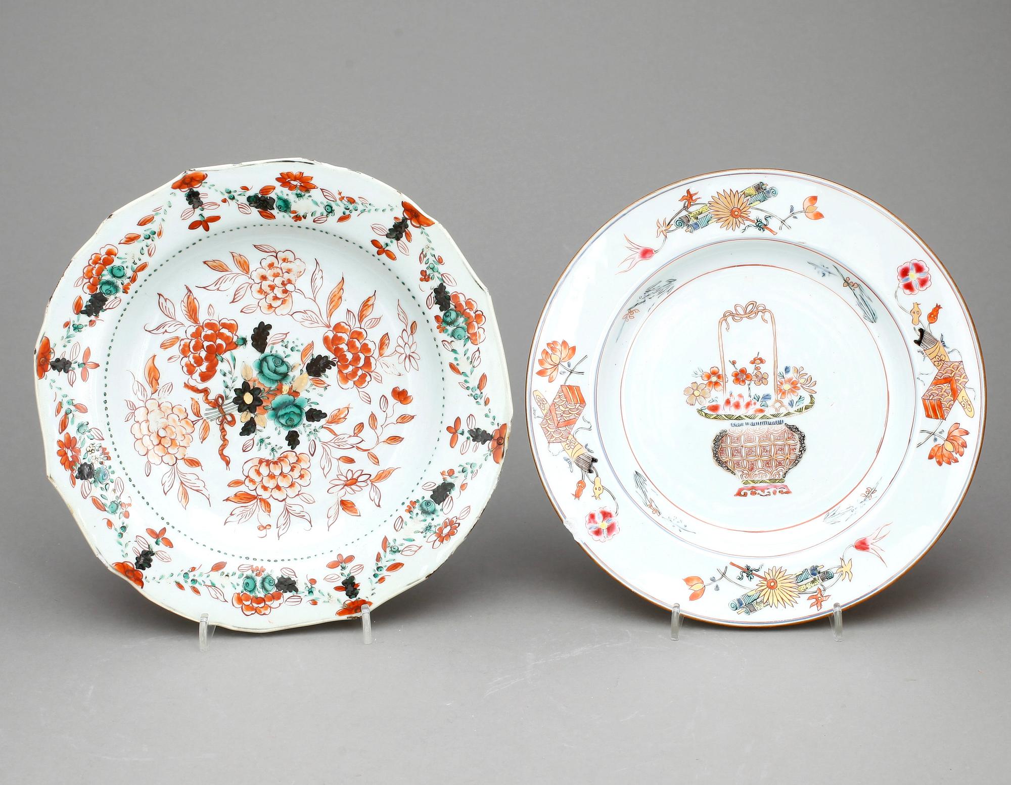 TALLRIKAR, 5 st, porslin, Kina, Qing dynastin, mestadels 1700-tal.