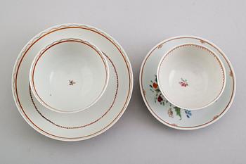 TESKÅL MED FAT OCH TESKÅL MED UDDA FAT, porslin, Kina, Qian Long 1736-1795.