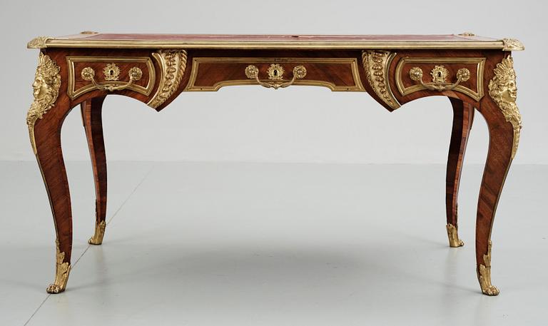 SKRIVBORD. Louis XV-stil, omkring år 1900.
