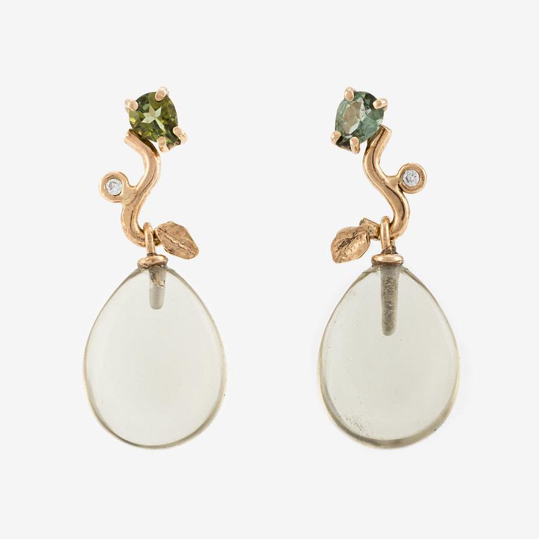 Earrings with green drop-shaped green quartz, green tourmalines, and two small brilliant-cut diamonds.