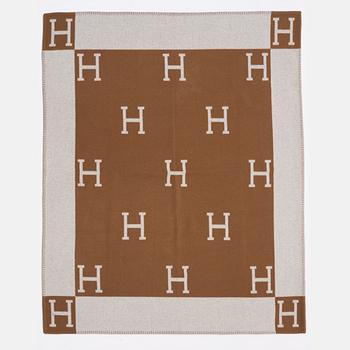 Hermès, a wool and cashmere mix 'Avalon' blanket.