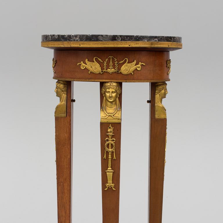 PIEDESTAL, empirestil, 1900-talets början.