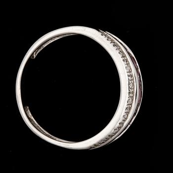 RING, 14k vitguld med rosa safirer och små diamanter. 2000-tal. Vikt 2,8g.