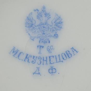 LJUSSTAKAR, ett par, porslin, M.S Kuznetsov, Dmitrov fabriken 1892-1917,  Ryssland.