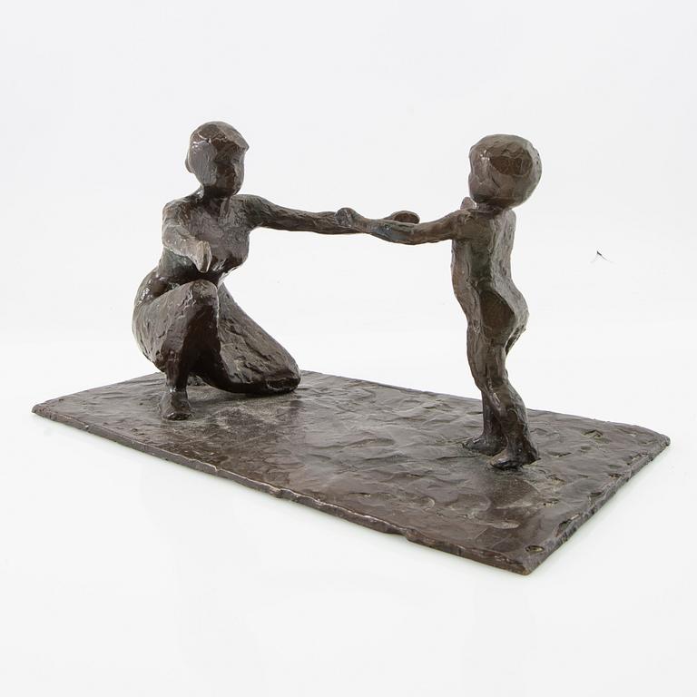 Eva Berggren, sculpture Mother and Child.