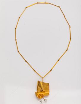 BJÖRN WECKSTRÖM, An 18K gold necklace"Tuulenpuuska" with two aquamarines. Lapponia 1967.