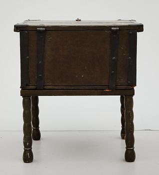 SKRIN, allmoge, märkt med årtal 1734.