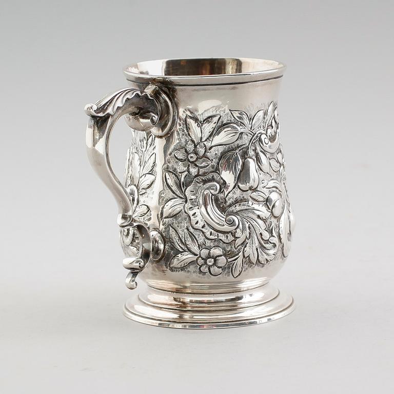 MUGG, silver, Louis Black, London 1763. Vikt ca 330 gram.