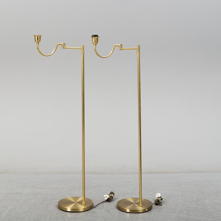 GOLVLAMPOR, ett par, 1900-talets andra hälft.