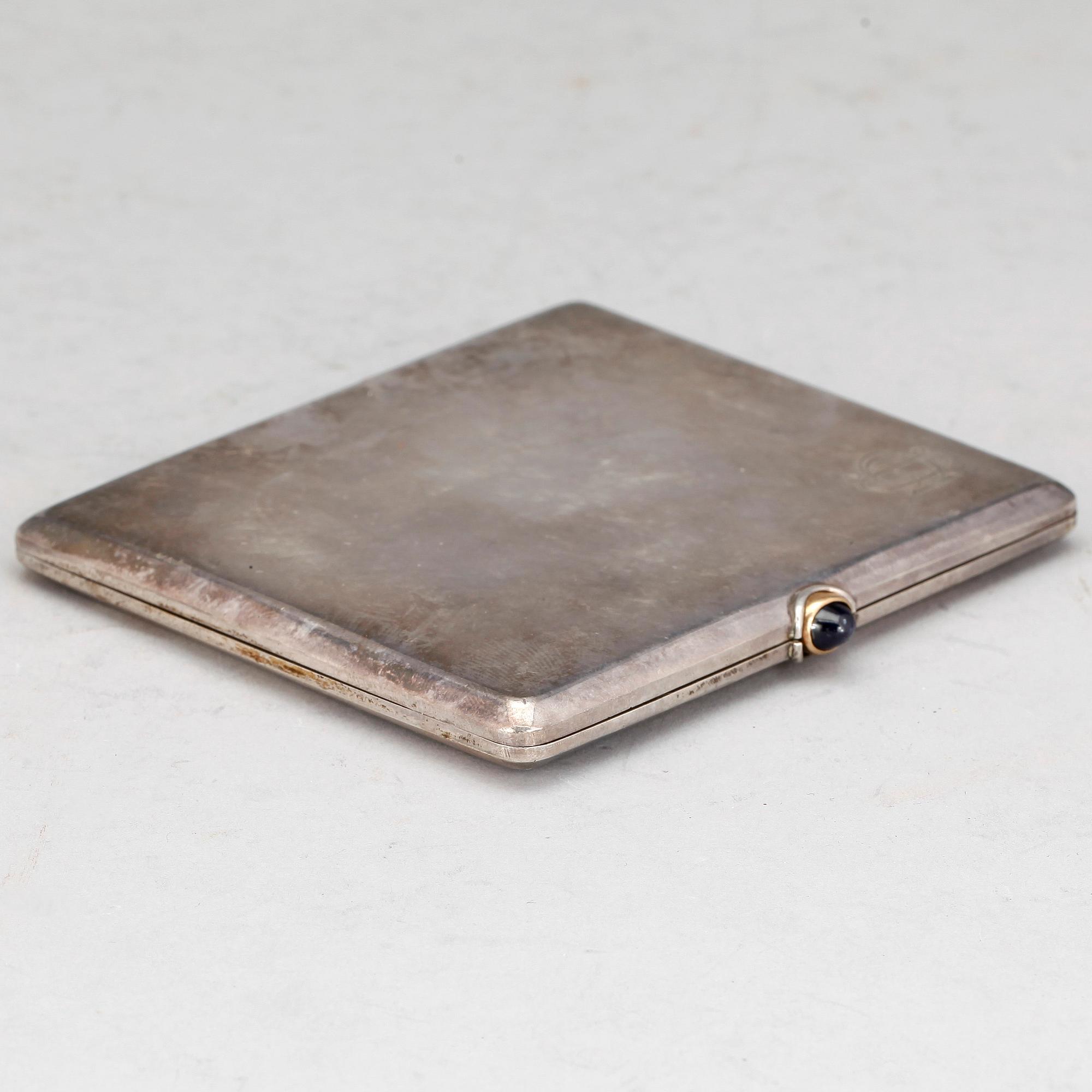 CIGARETTETUI, silver, W A Bolin, Stockholm, 1917. Vikt 157 gram.