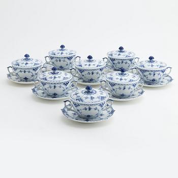 Royal Copenhagen, buljongkoppar, 8 st med lock och fat, porslin, "Musselmalet Halv Blonde", Danmark, 1958-62.