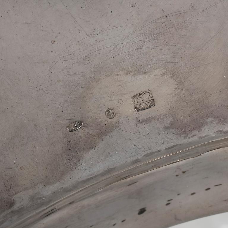 BRICKA, silver. Aleksandr Nikolayevich Mitin, Sankt Petersburg. Verksam 1842-1877. Vikt ca 673 gram.