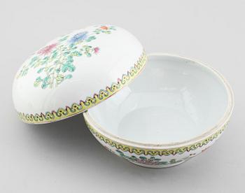 LOCKSKÅL, porslin, Kina, 1900-tal.