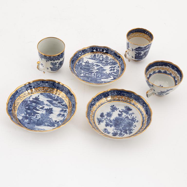 A set of seven gilt and blue and white cups, two saucers, a plate and a dish, Qing dynasty, 18th and 19th century.