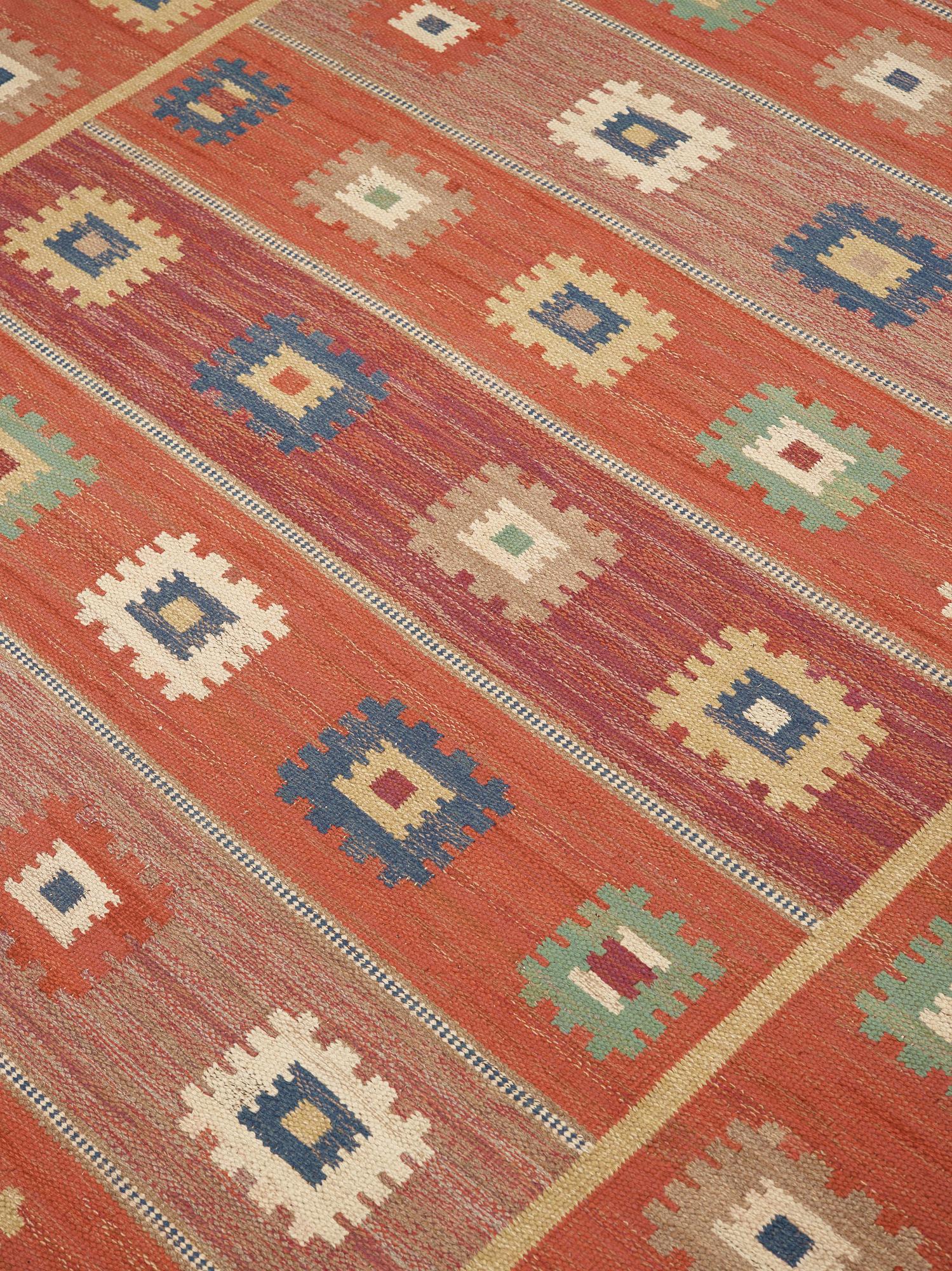 Märta Måås-Fjetterström, A CARPET. "Röd Grön Äng". Flat weave. 301 x 200 cm. Signed AB MMF.