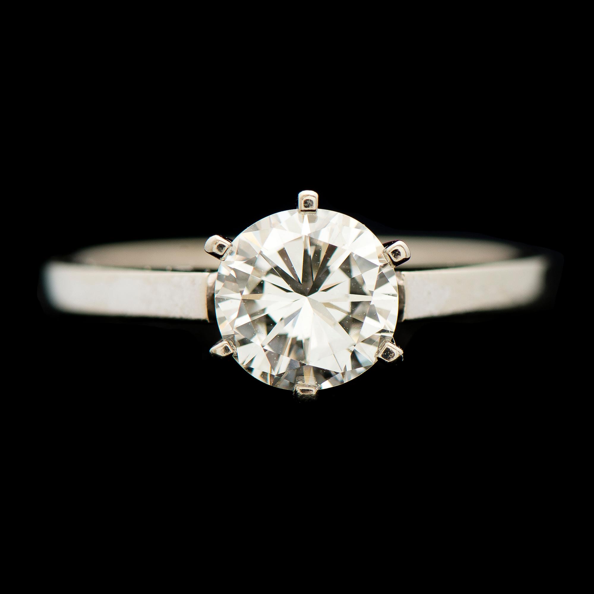 A RING, brilliant cut diamond, 18K white gold. Kupittaan Kulta, Turku Finland 1975.