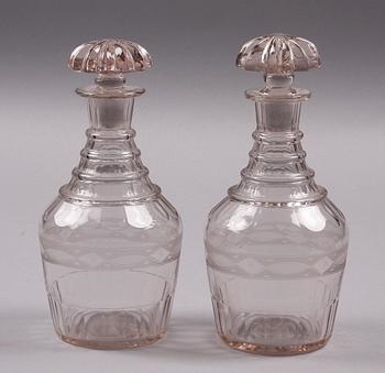 KARAFFER, ett par, glas, 1800-tal.